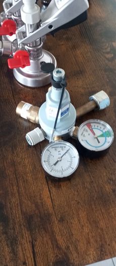 beer tap/couplers and regulator