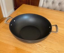 Le Creuset Wok