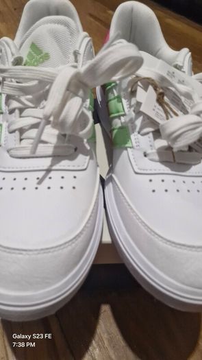 Genuine adidas Womens Courtblock runners size 6 new