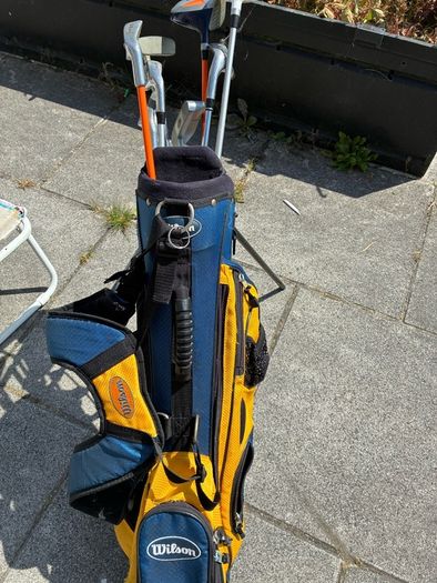 Jnr golf bag and clubs