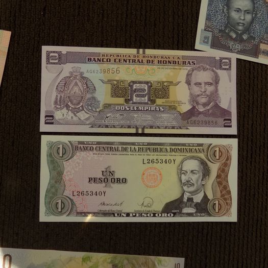 Lot of 10 Uncirculated World Banknotes.No 11.