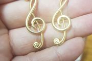 Music key earrings