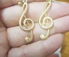 Music key earrings