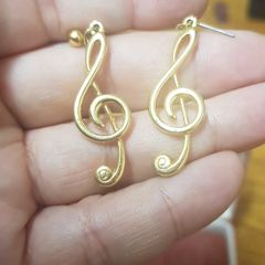 Music key earrings