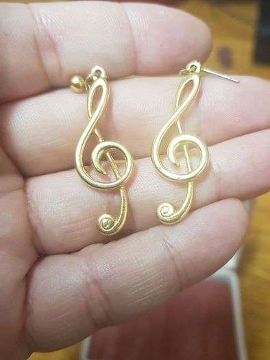 Music key earrings