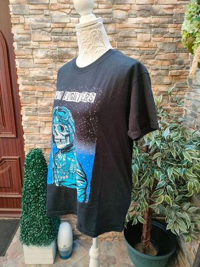 Foo Fighters 2019 European Tour T-shirt  Size Medium  Front and Back Print's  Excellent Condition