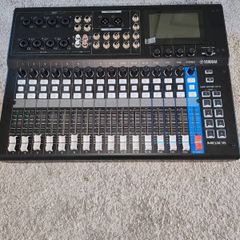 mixing desk Yamaha