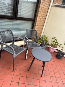 outdoor table and chairs