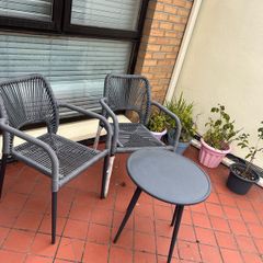 outdoor table and chairs