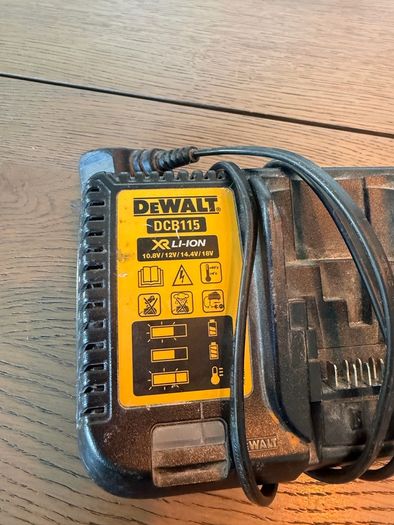 Dewalt Charger DCB115