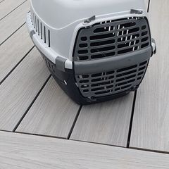Pet carrier box