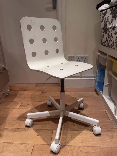 Kids Swivel Chair.