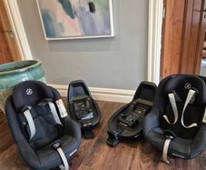 Maxi-Cosi Pearl Pro 2 Car Seat and FamilyFix3 Base