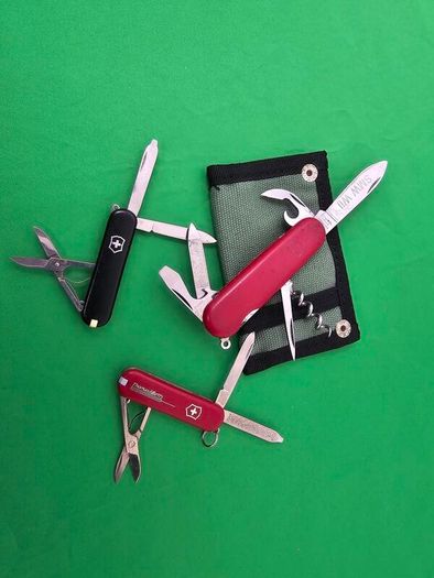 Victorinox Wenger Swiss Army Knife Bundle with Small Edc wallet