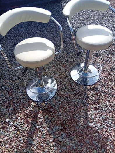 2 stools
