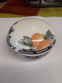 Trinket box porcelain