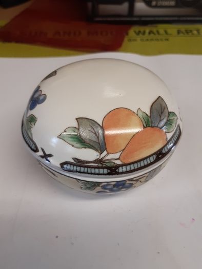 Trinket box porcelain