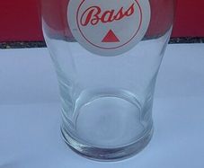 Vintage Bass pint glass ,,good condition,,see pictures for condition,,price includes post to anywhere in Ireland  ,73 stamped on back of glass.