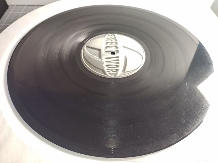 Friends Of Matthew - Out There! - Pulse-8 Records - Original Official Pressing! Quality Easrly 90s Breaks! Original Mix Condition: Excellent!