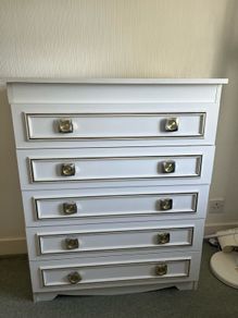 Chest of drawers