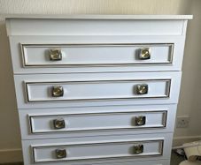 Chest of drawers
