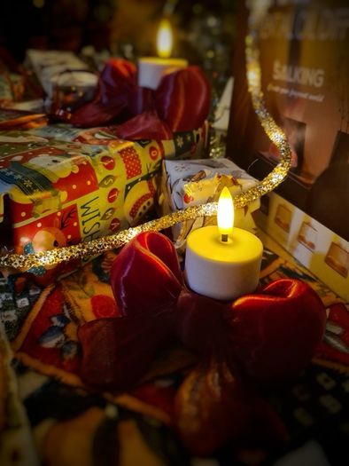 Bow candle holder
