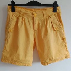 Ladies Yellow Roll-Up Shorts - size 10 - Excellent Condition