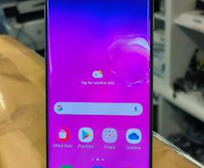 Samsung Galaxy S10 128GB Dual Sim LOCKED TO THREE Network Black (LCD has a crack)