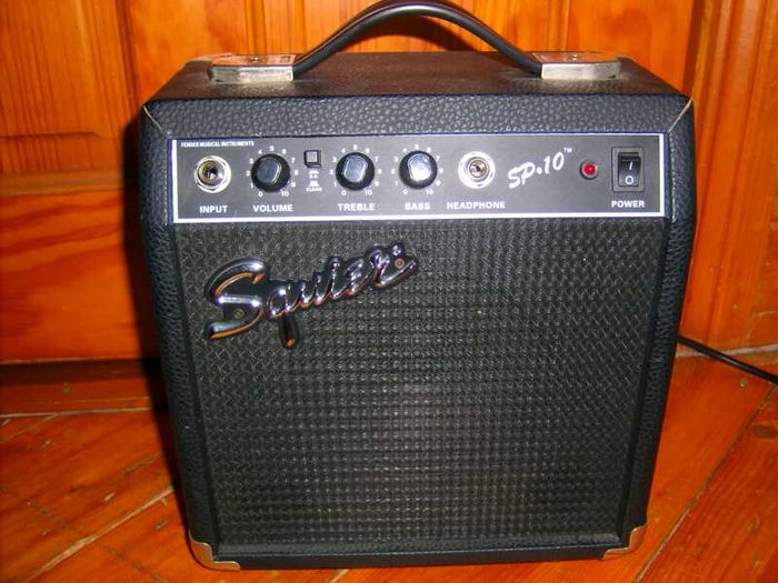 Squier speaker