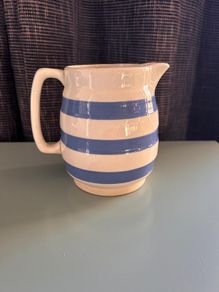 Carrigaline pottery jug