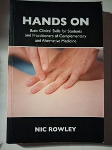 Hands On / Basic Clinical Skills for Students & Practitioners of Complementary & Alternative Medicine / Nic Rowley / 2018