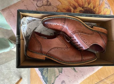 Boys shoes brown size 2