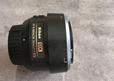 Nikon AF-S 35mm DX VR Nikkor 1:1.8G lens.