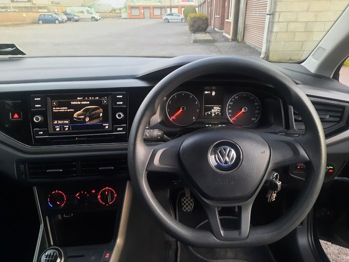 NCT 07/2028 - 182 Volkswagen Polo Trendline 1.0L