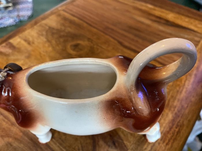 Cow creamer jug
