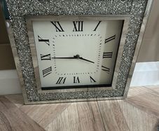 Crushed diamond wall clock
