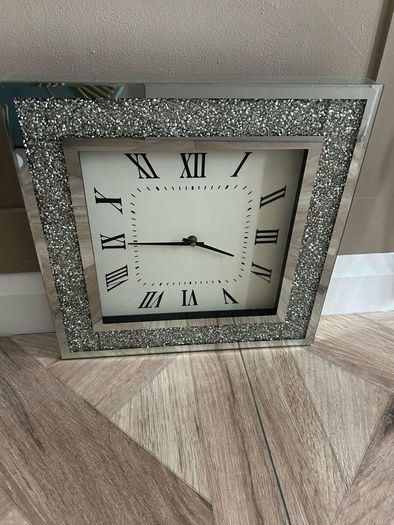 Crushed diamond wall clock