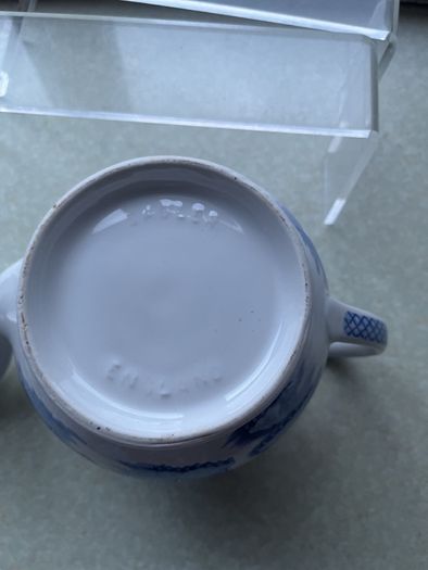 Vintage Sadler "Old Willow " Teapot in mint condition