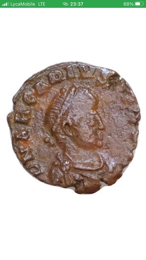 r Arcadius, 383-408 AD. AE 11mm 1g Victory Manus Dei Christogram