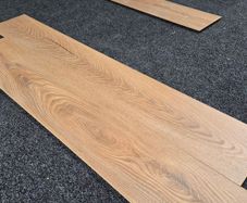 Glengarriff Oak 12mm Click Laminate Flooring - 1.51m2 Box