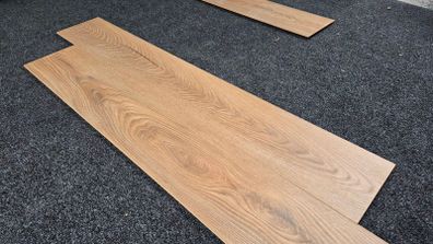 Glengarriff Oak 12mm Click Laminate Flooring - 1.51m2 Box
