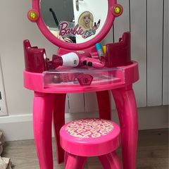 Barbie dressing table