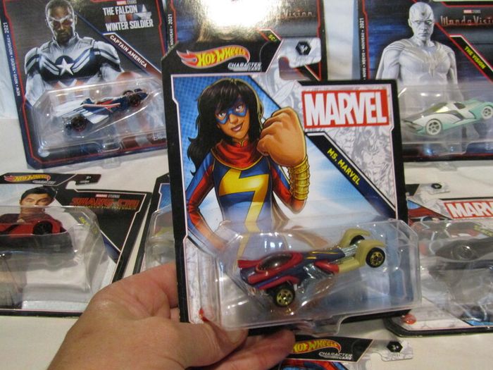 Hot Wheels MARVEL Character Diecast Cars Complete Set Of 8 Brand New Sealed