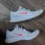 ladies nikes Image 3