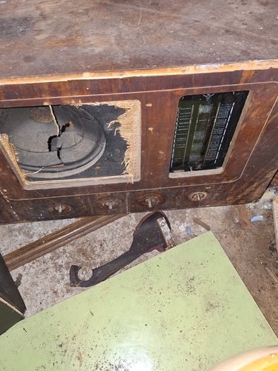 Antique valve radio's PRICE IS FOR 1 ONLY