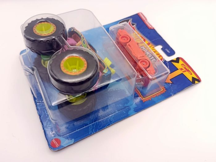 Hot Wheels 2024 Monster Trucks Rodger Dodger Combo with Crushed Car 1:64 New