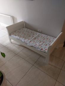 Mia Mamas and Papas Cot/Sleigh bed