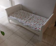 Mia Mamas and Papas Cot/Sleigh bed