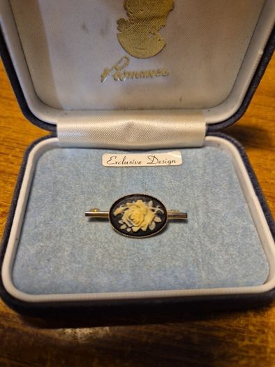 Vintage Cameo White Rose Brooch
