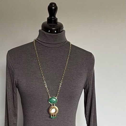 Gold tone necklace with malachite and shell